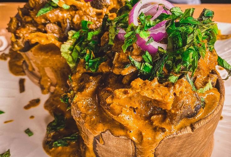 Bold flavors, cultural roots — this is Nkwobi, Nigeria’s spicy cow foot delicacy, served hot and garnished to perfection.